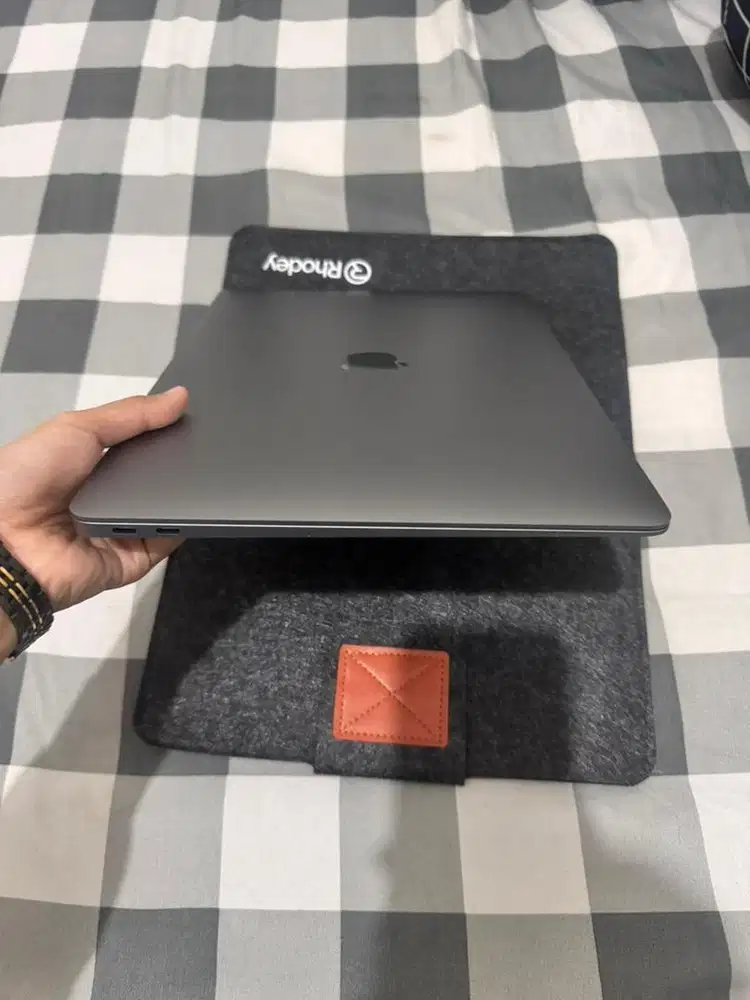 Macbook Air M1 8/256 Mulus like New