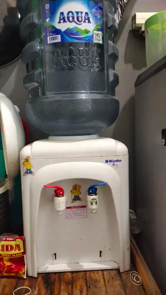 Dispenser miyako+ galon aqua