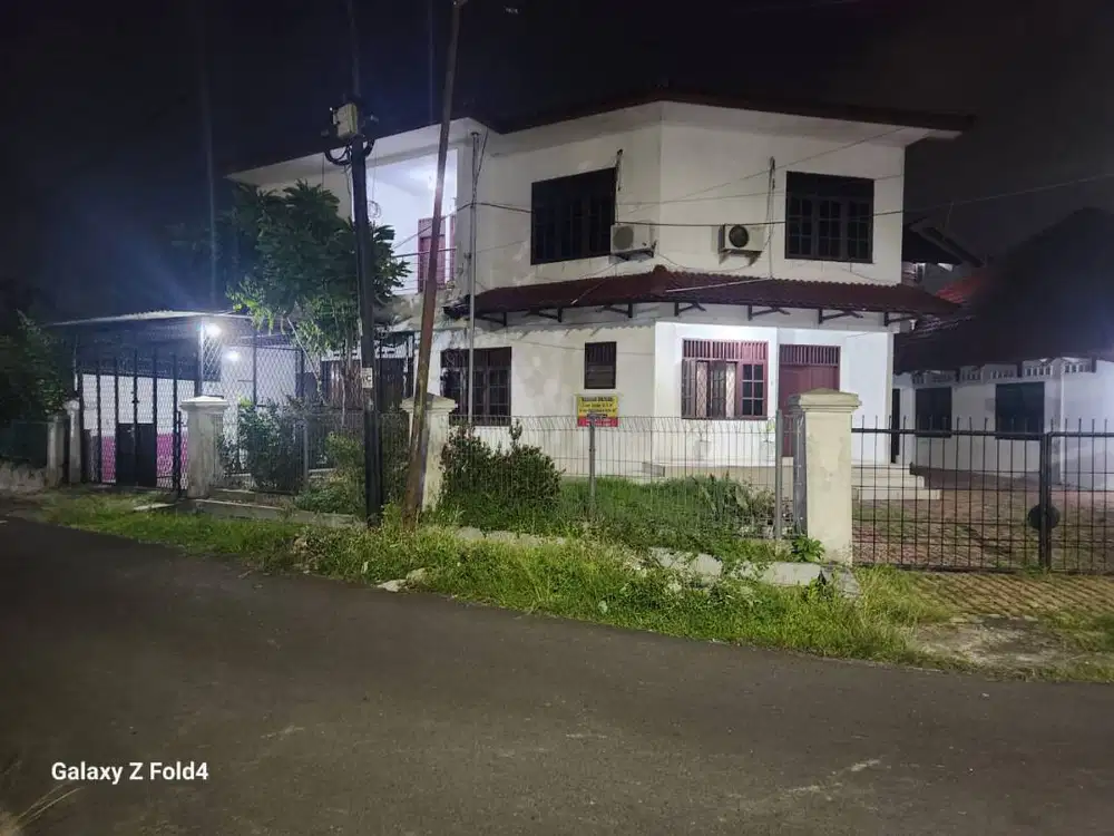 Rumah 2 Lantai 5KT SHM di Sei Bengarun Medan