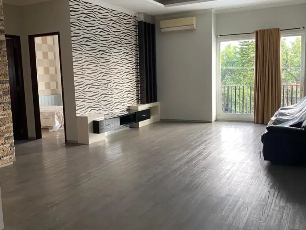 Rumah Mewah Full Furnished Dengan Kolam Renang 2 Lantai