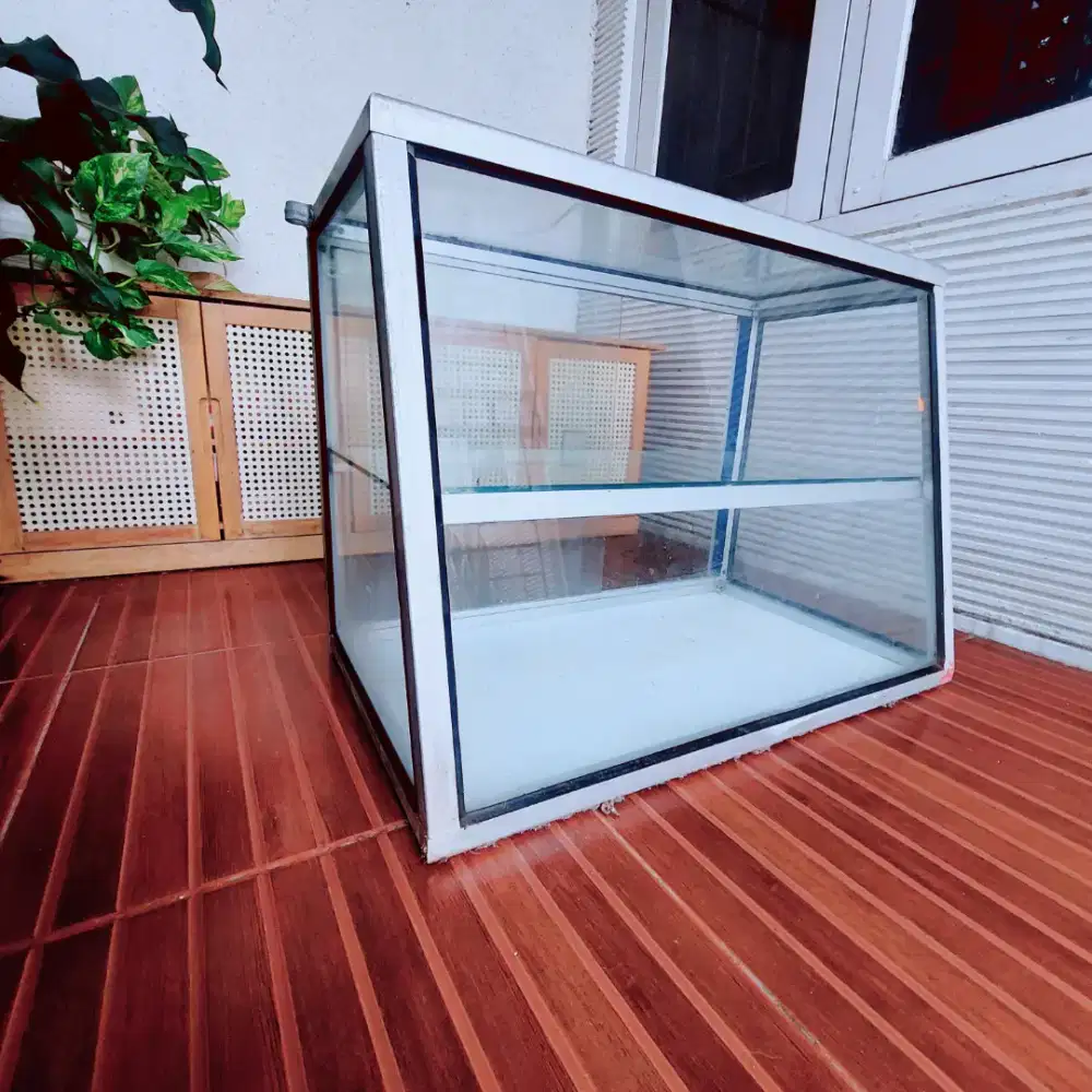 Dijual Lemari Kaca Bekas Etalase Makanan Warung Aluminium Kuat Murah