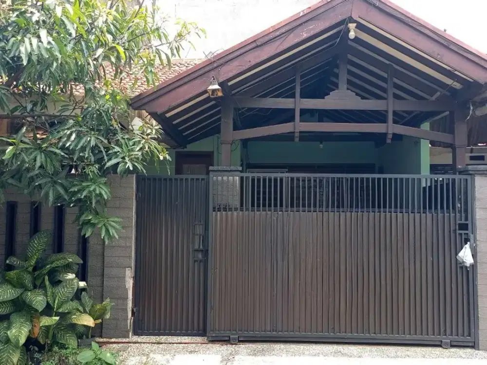 RUMAH LAMA SETRATEGIS DI KOMPLEK ANTAPANI DEKAT JL SUKANEGARA