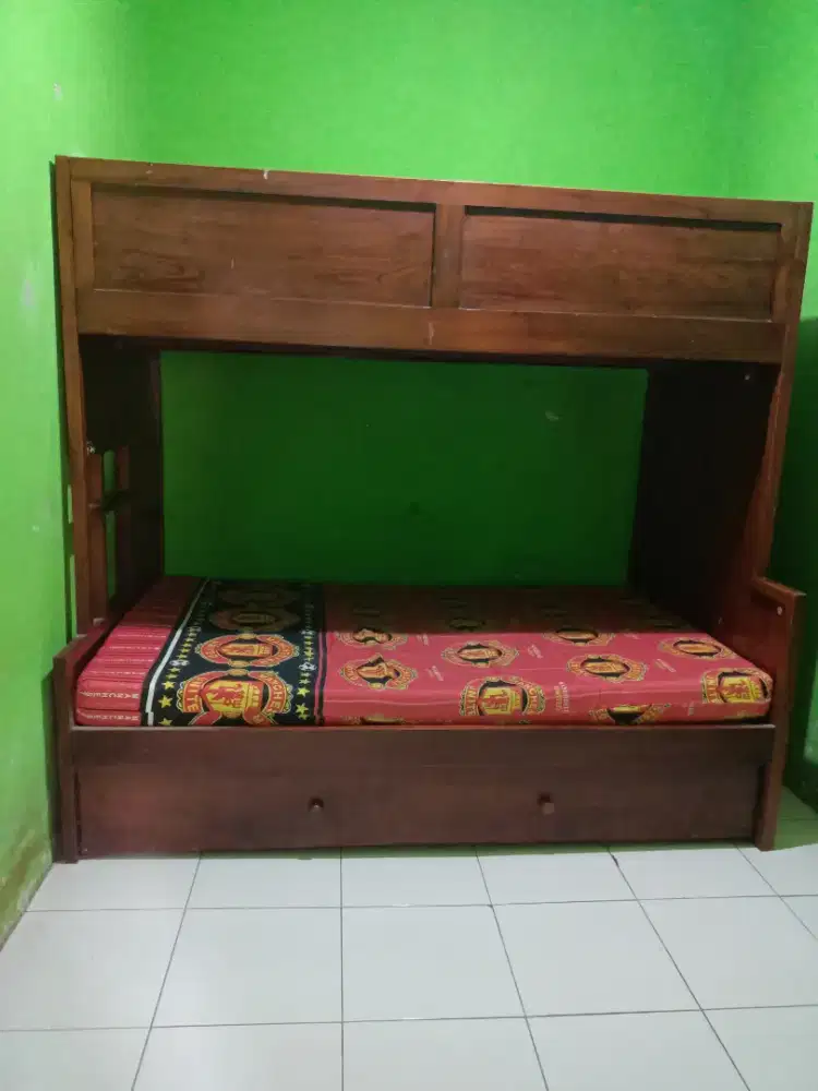 Tempat tidur 2 tingkat kayu jati