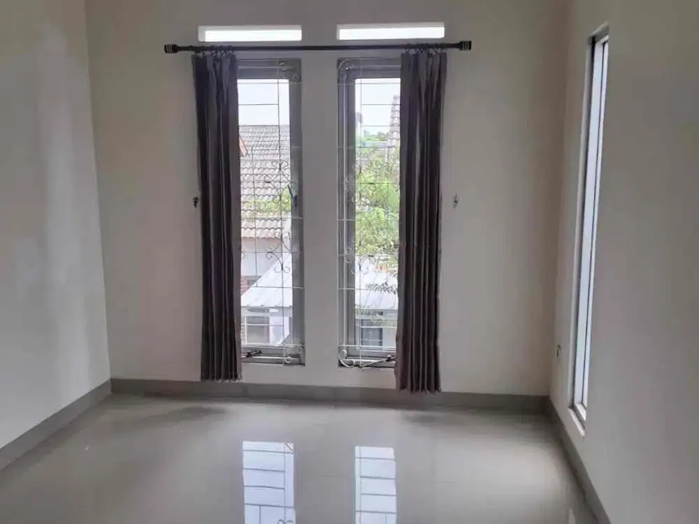 Dijual Rumah 2 Lt. Sudah Renovasi Dalam Cluster Mahagoni Park, Bintaro, Tangsel. (MNC)
