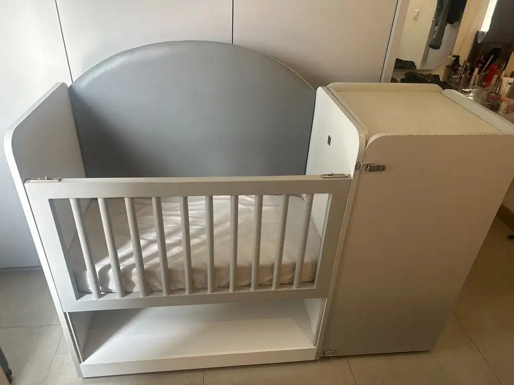 Preloved Baby Crib + Lemari Baju 3 Shelves