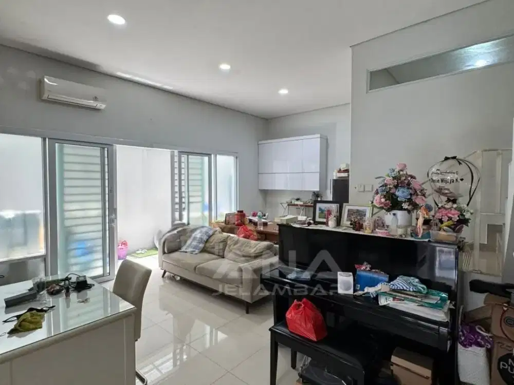 ANA RUMAH SEMI FURNISHED UK 7.25X16M DI KOMPLEK KAVLING POLRI JELAMBAR