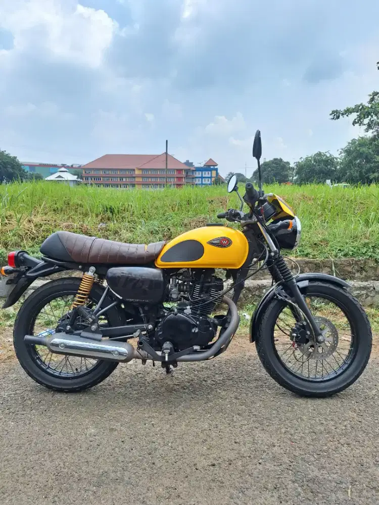 Kawasaki W175 Cafe Yellow 2019