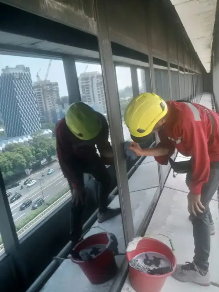 Bersih kaca gedung