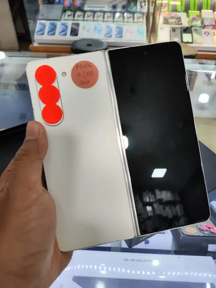 Second Samsung Galaxy Z Fold 5 12/512GB Cream Ex Garansi Resmi Sein