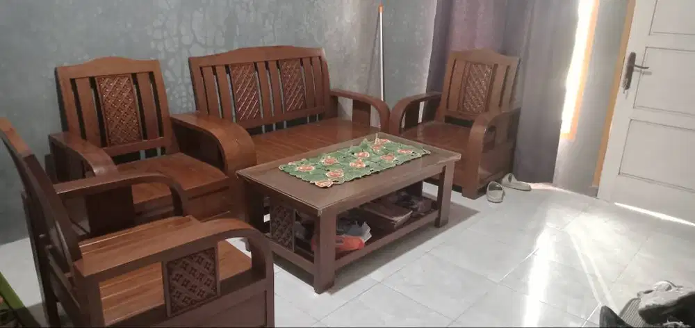 Kursi jati bekas seperti baru