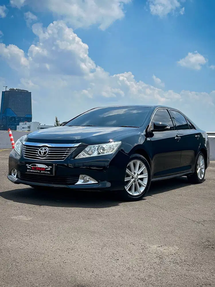 TOYOTA CAMRY 2.5 V AT (2012) Good Condition