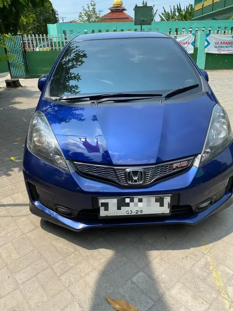 DIJUAL HONDA JAZZ RS AT 2013