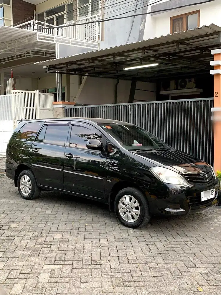 Toyota Kijang Innova 2010 Bensin