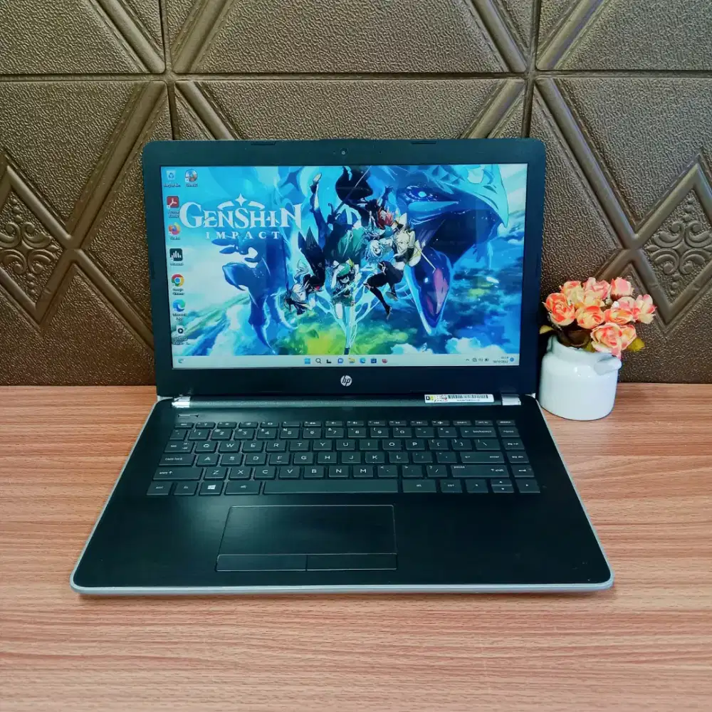 HP 14 BW099TU AMD E2-9000E (2CPU) RADEON R2 GRAPHICS RAM 8GB SSD 256GB