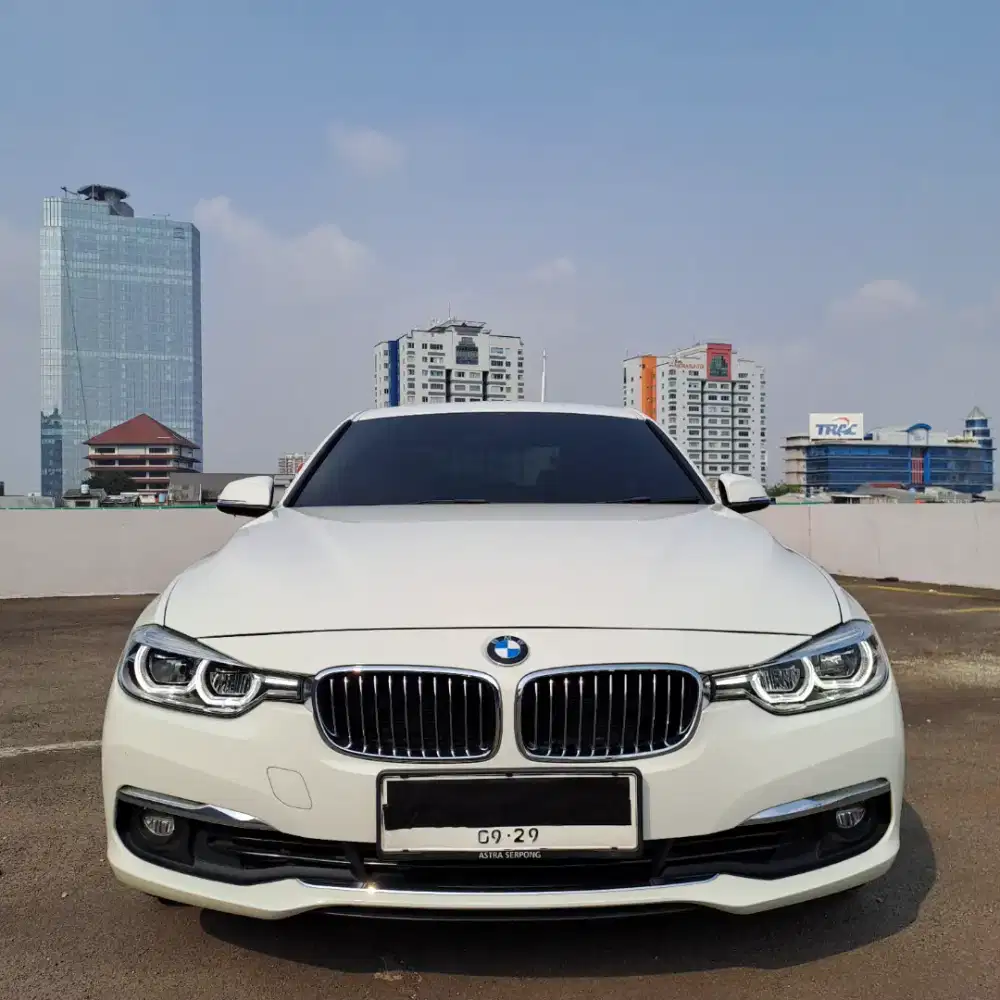 BMW 320i LUXURY LCI 2018 / BMW 320i 2018