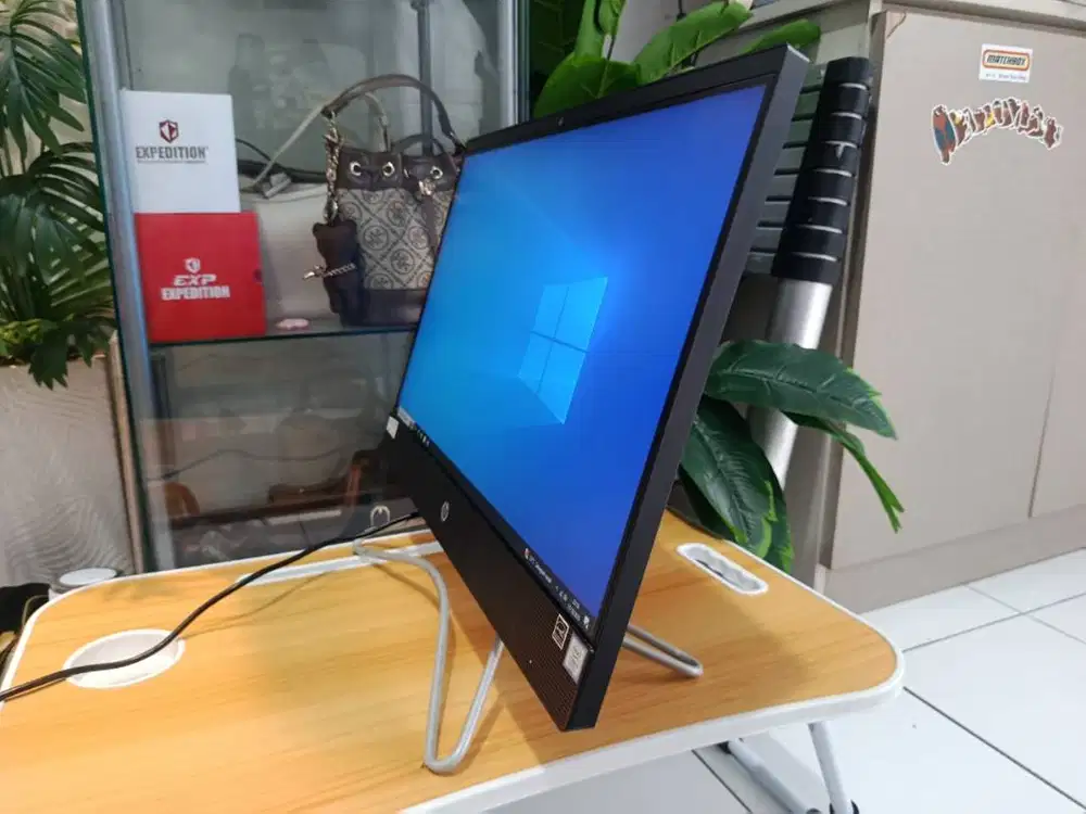 Komputer hp All in one intel core i3-8130U 2.2GHz ram 4 gb