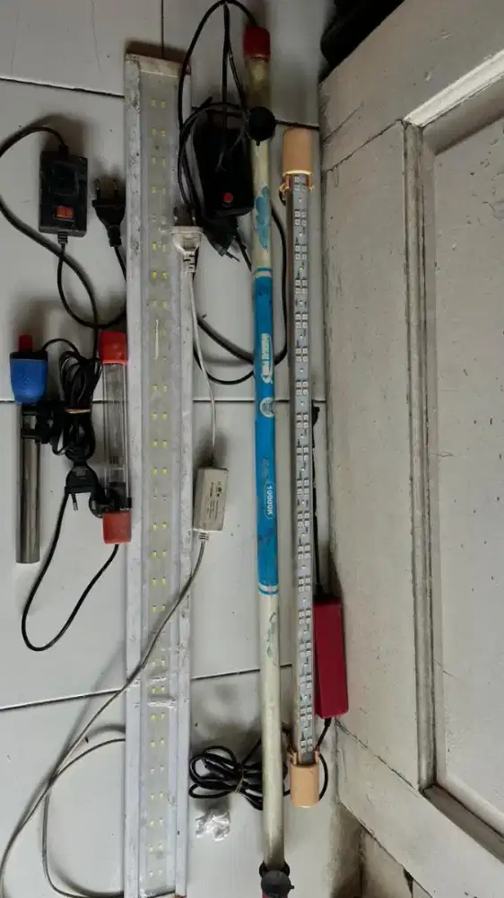 Lampu akuarium ikan