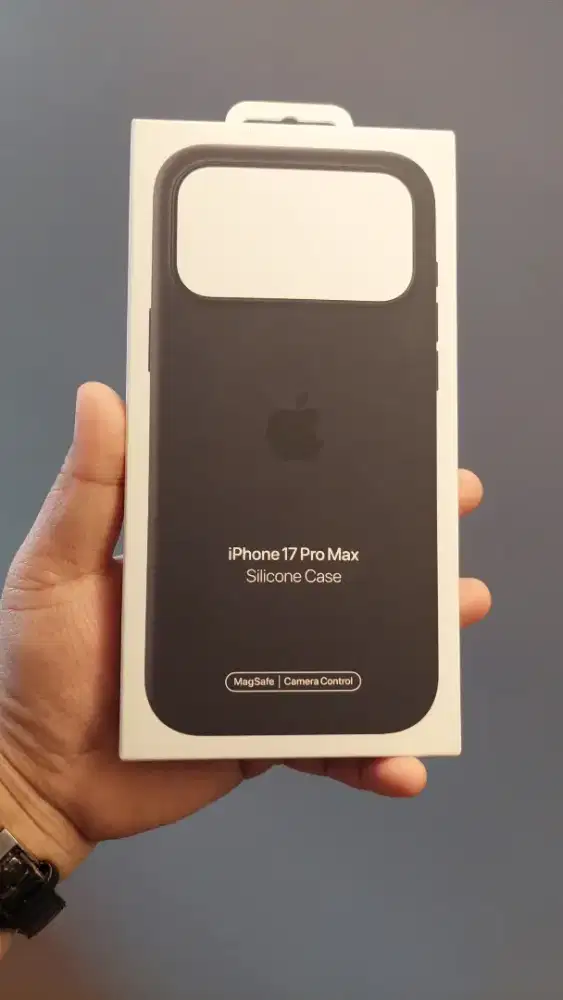 IPHONE 17 PRO MAX SILICONE CASE BLACK