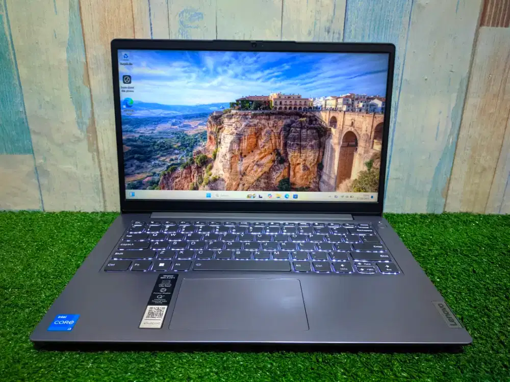 LENOVO Ideapad slim 3 tahun 2022 i3 Gen 11 RAM 8 GB SSD 256 GB