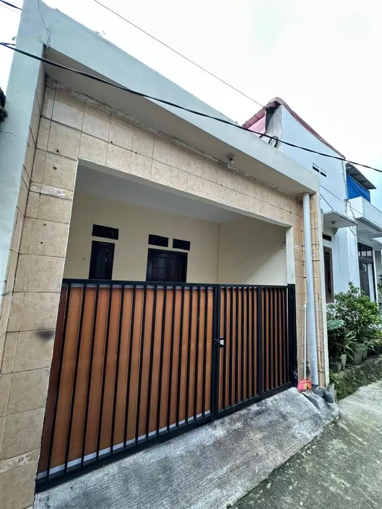 Di kontrakan rumah di pondok petir 2