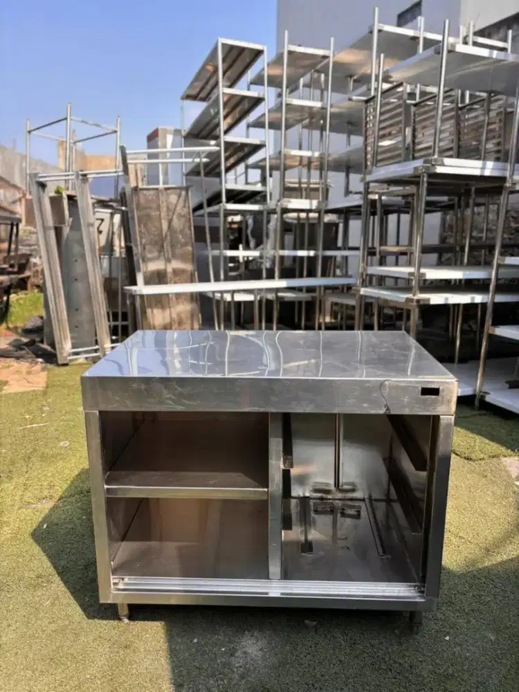 Meja kabinet tanpa pintu
Ukuran 100x60x85

Harga 2.700.000