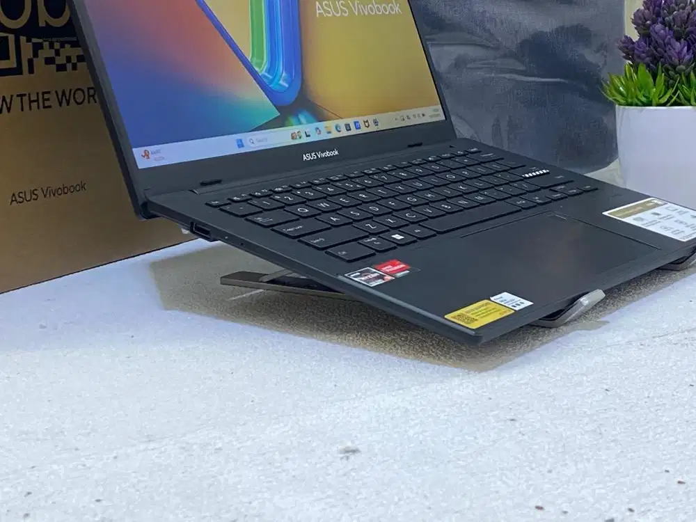 Mau Jual Asus VivoBook E1404FA Amd Ryzen 5-7520U RAM 16GB SSD 512GB
