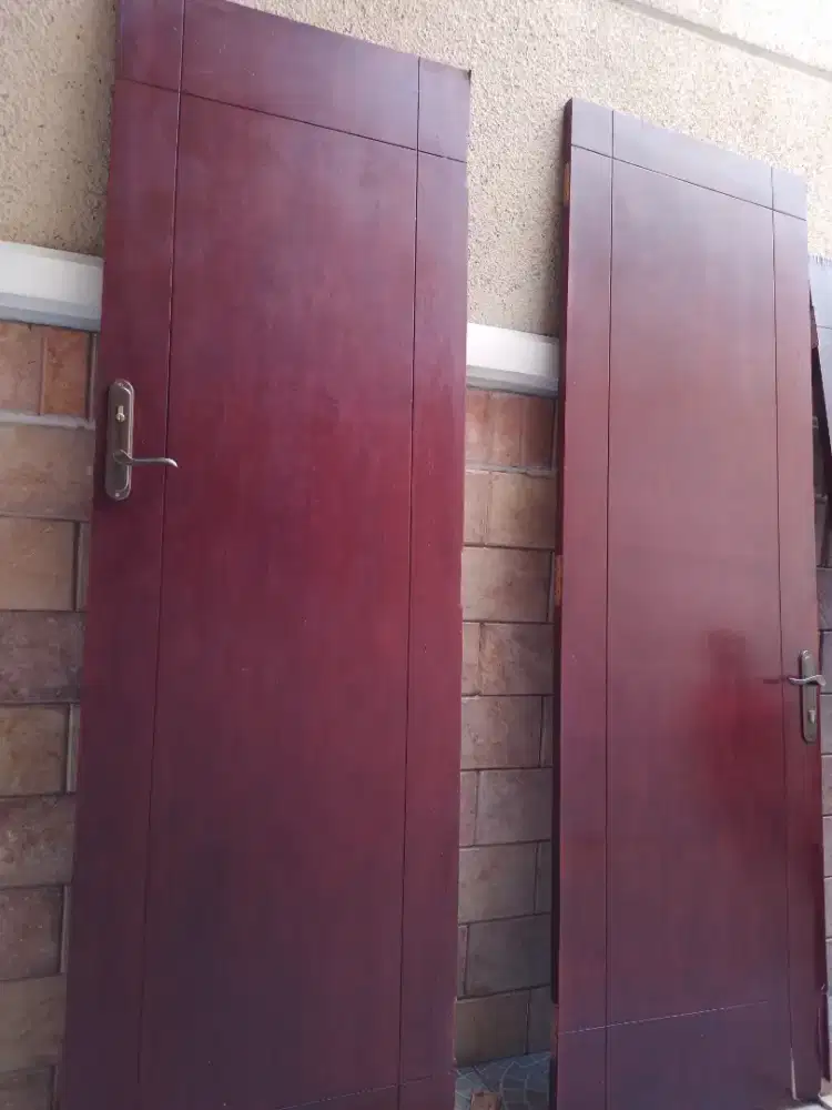 DIJUAL PINTU KAYU MAHONI BEKAS