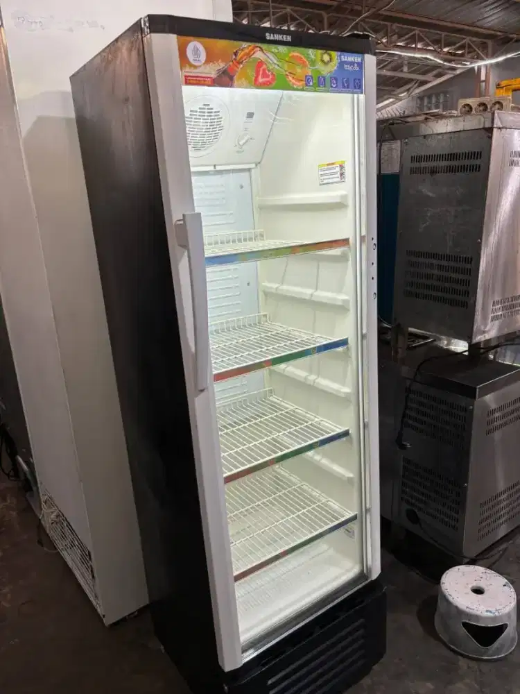 Showcase sanden 1 pintu 
Hrg 2,6 jt