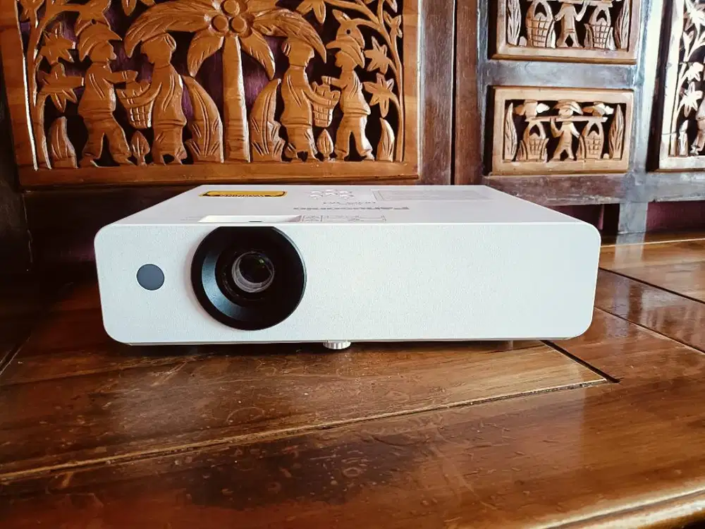 LCD Proyektor Panasonic LB425 XGA HDMI 4100 Lumens Segel