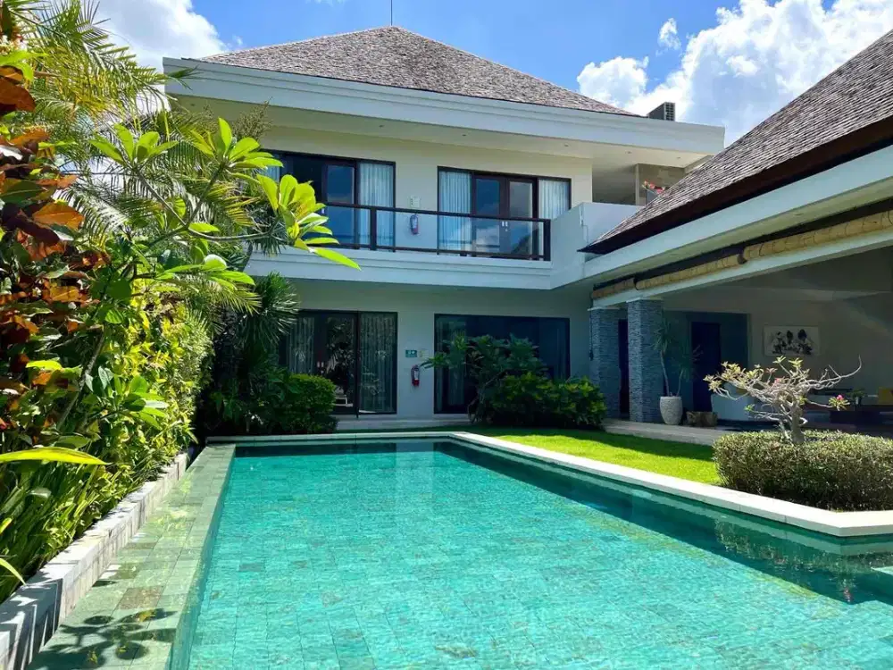 For sale villa 
Located at Batu bolong