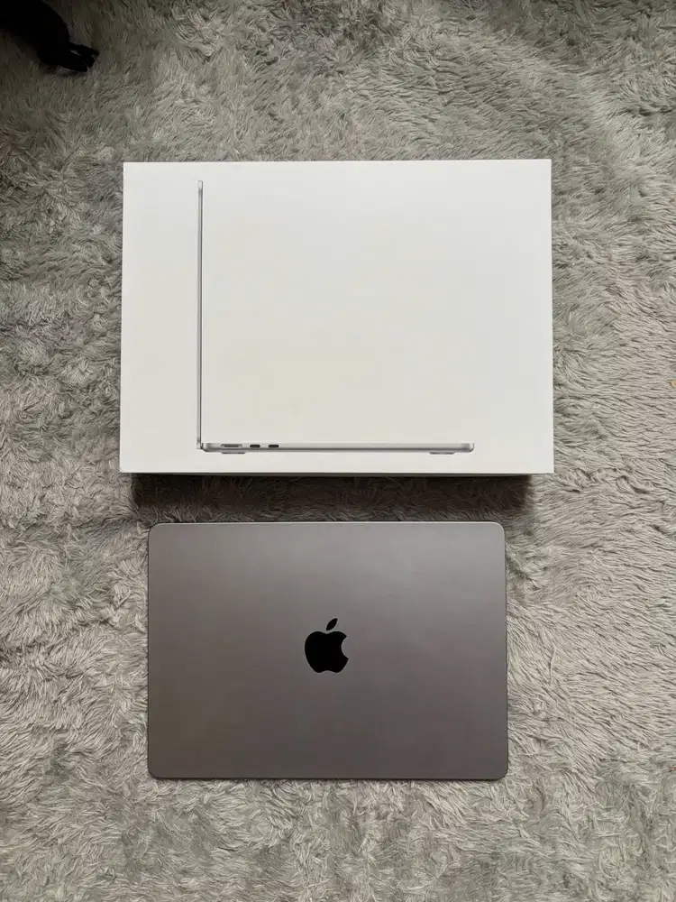 Macbook Air M3 13inch 16/256 iBox Like New Fullset