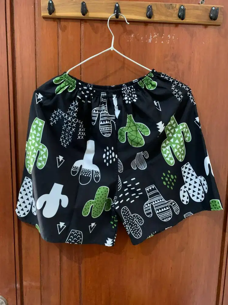 CELANA PENDEK SANTAI UKURAN REGULAR