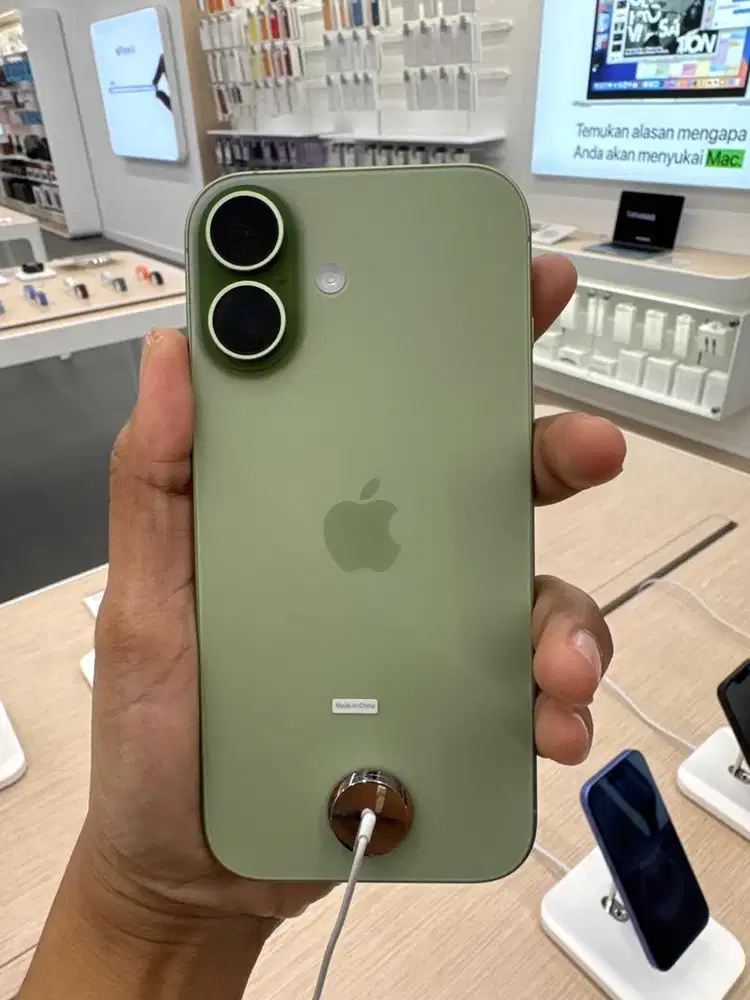 iPhone 17 256gb. New. Garansi resmi iBox . Bisa cicilan Dp 0 rupiah