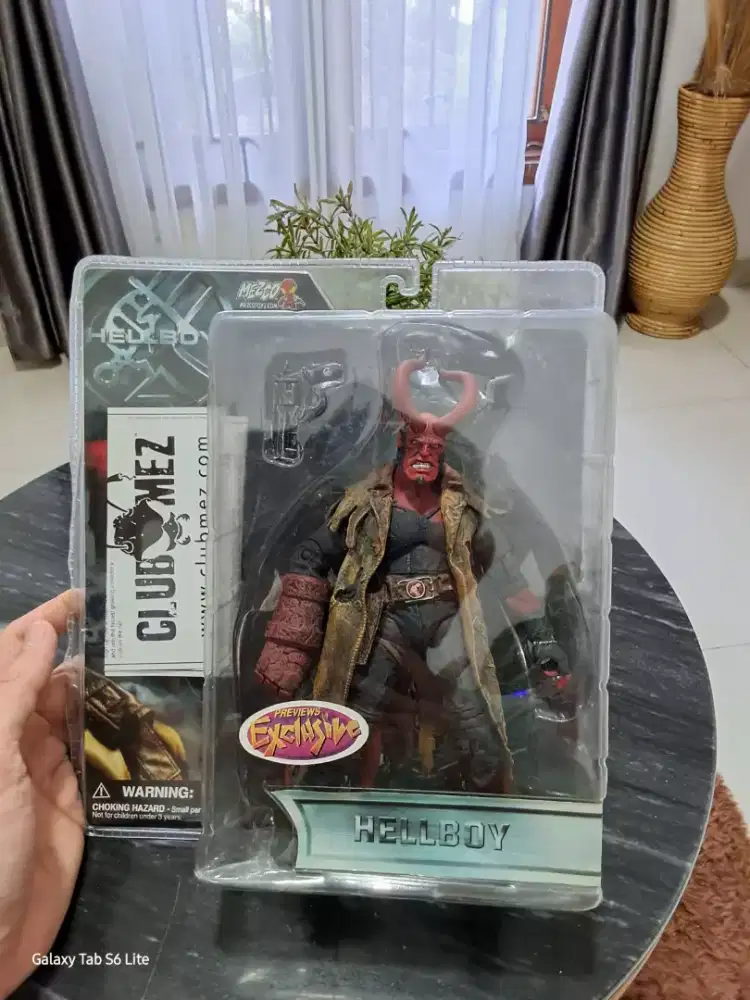 HELL BOY (Anung un Rama) Action Figure Original
