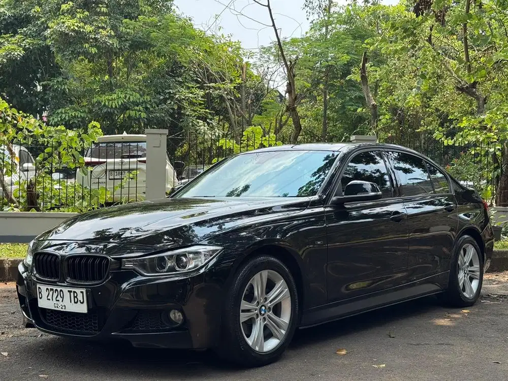 BMW F30 320i 2014 SPORT LOW KM MINT CONDITION upgarde Mperformance