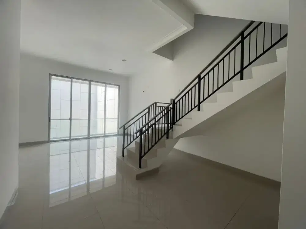 sewa rumah manhattan PIK 2 uk 8x25m kosongan