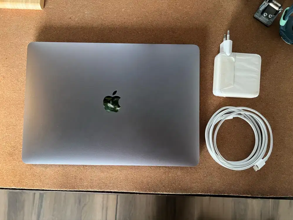 Jual MacBook Pro M1 2020 Touch Bar Super Duper Like New
