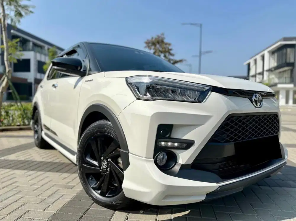 (KM 18 RIBU) TOYOTA RAIZE 1.0 TURBO TSS GR SPORT PUTIH TWO TONE 2021