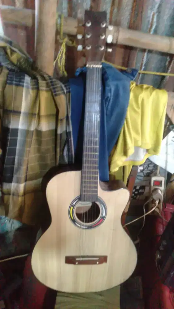 GITAR DARI PADA GAK KE PAKE 200 AJA TU ANGKUT