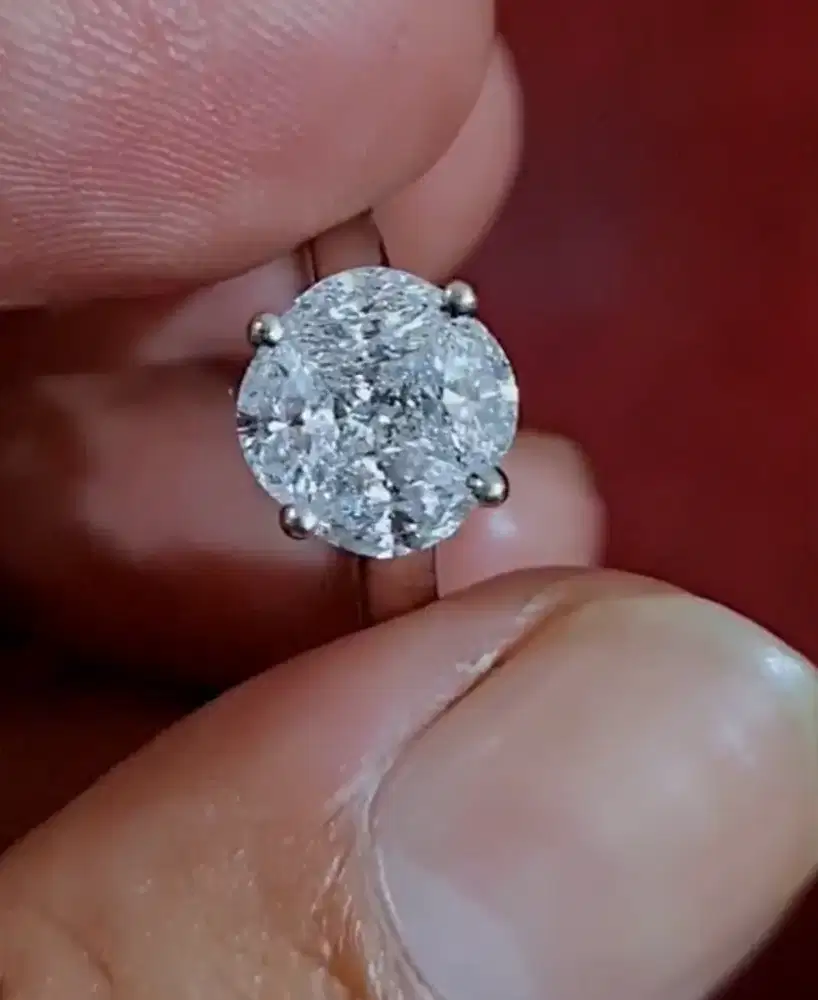 Cincin Emas Berlian 1,30 Ct Elegan Klasik Kadar 750 Mewah dan Berkelas