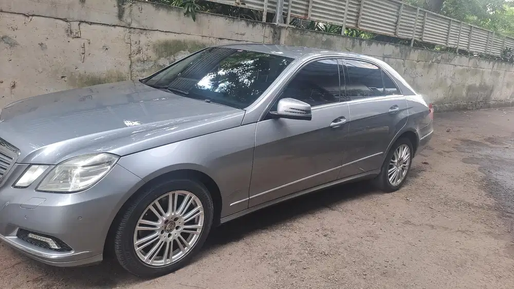 Mercedes-Benz E300 2010 Bensin