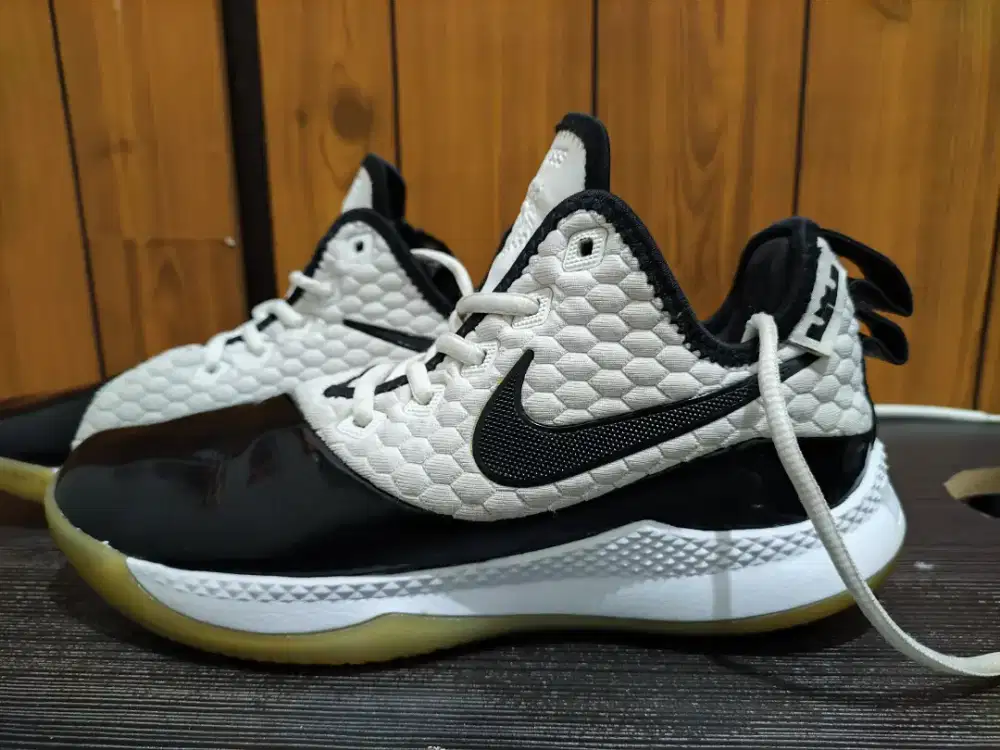 Nike LeBron Witness 3 Premium Corncord sz 41