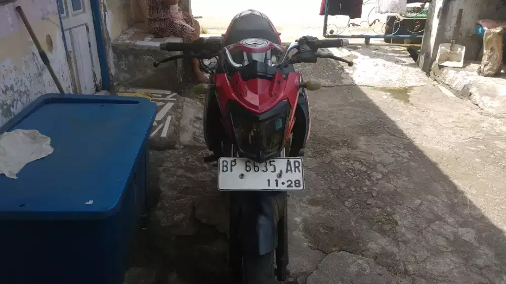 Dijual motor Vixion tahun 2013 pajak hidup harga 7.5 juta ss lengkap