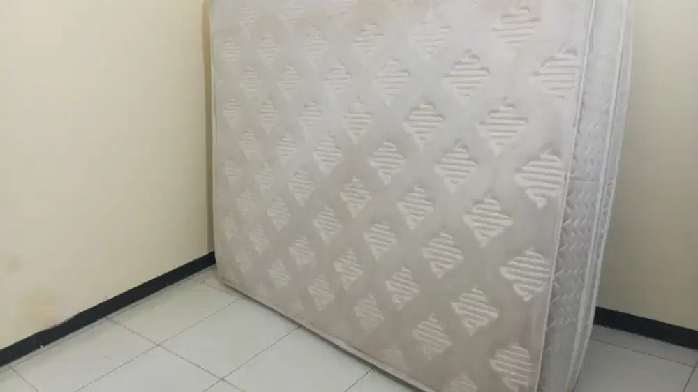 Dijual 2 kasur masih bagus. Spring bed