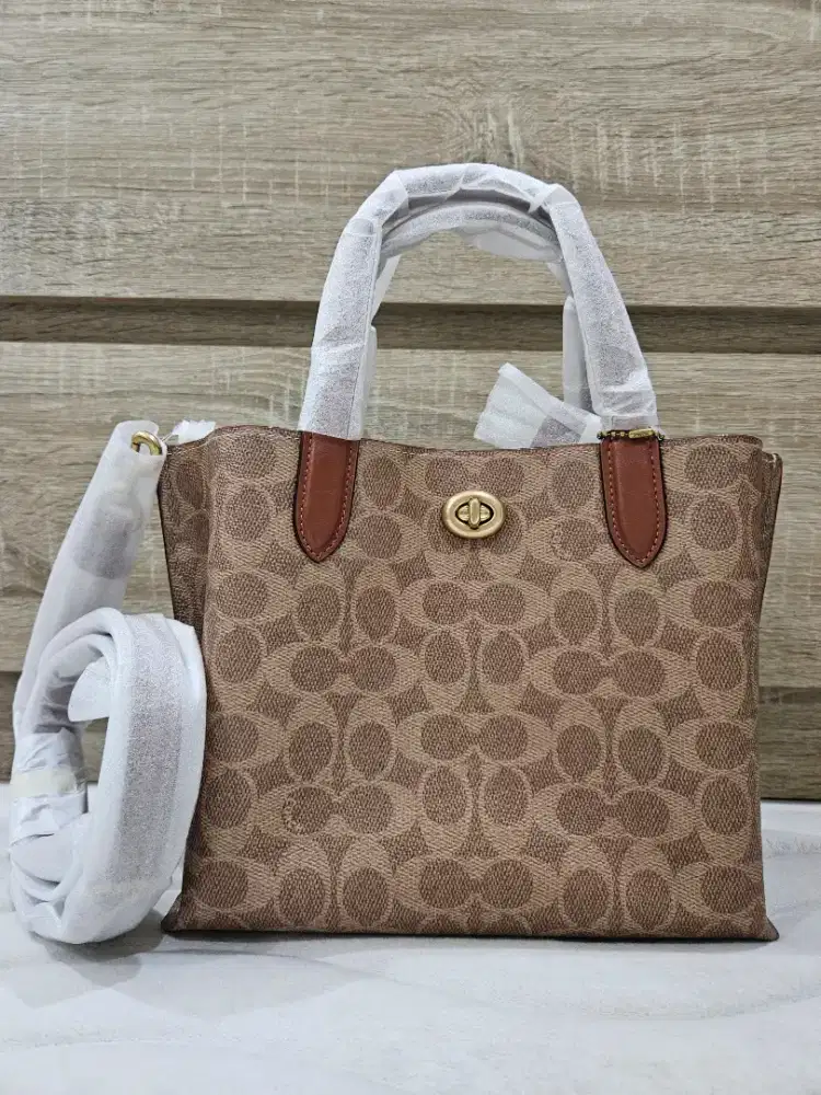 Coach Willow 24 tan caramel