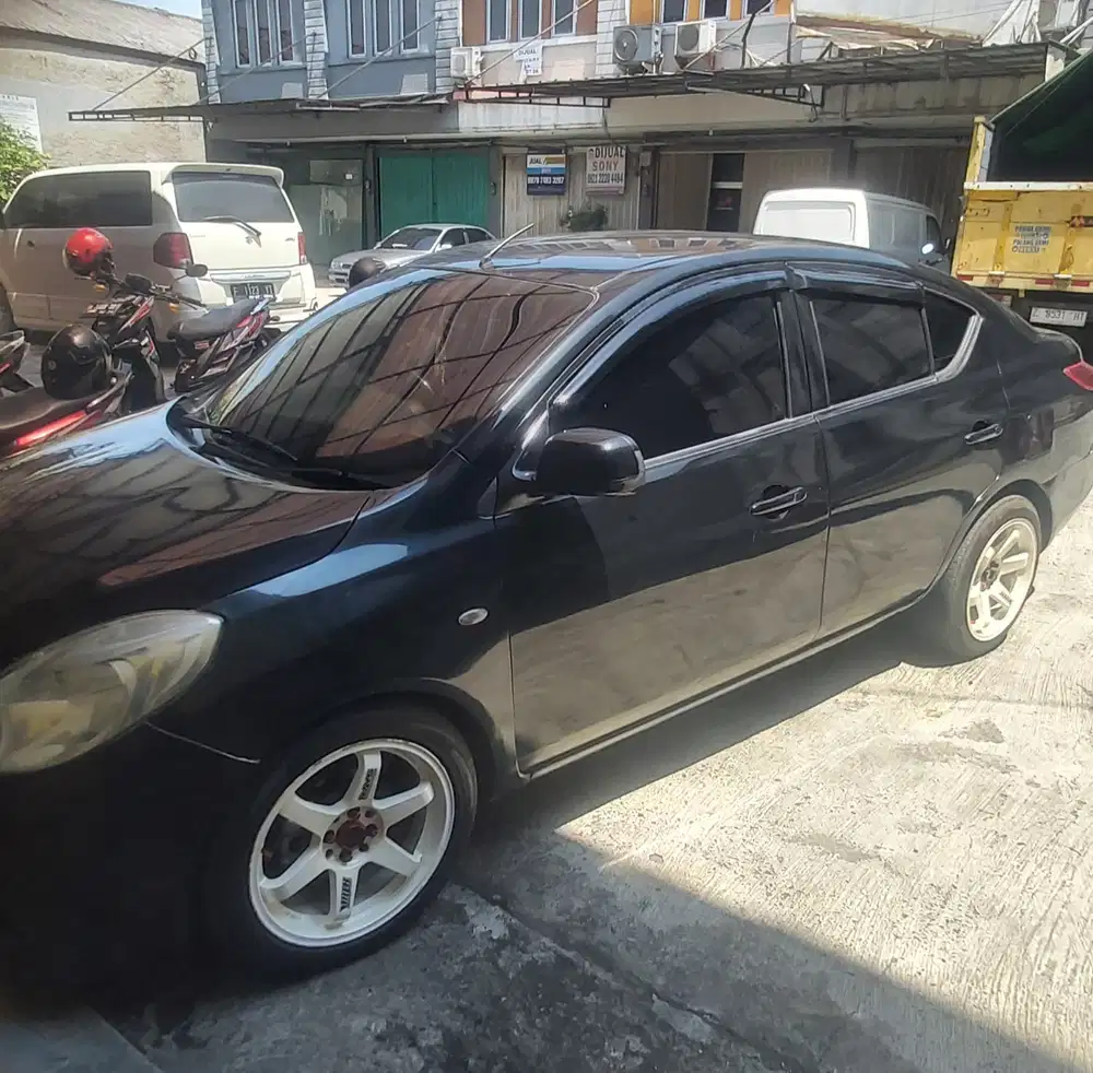 Nissan Almera 2012 Bensin