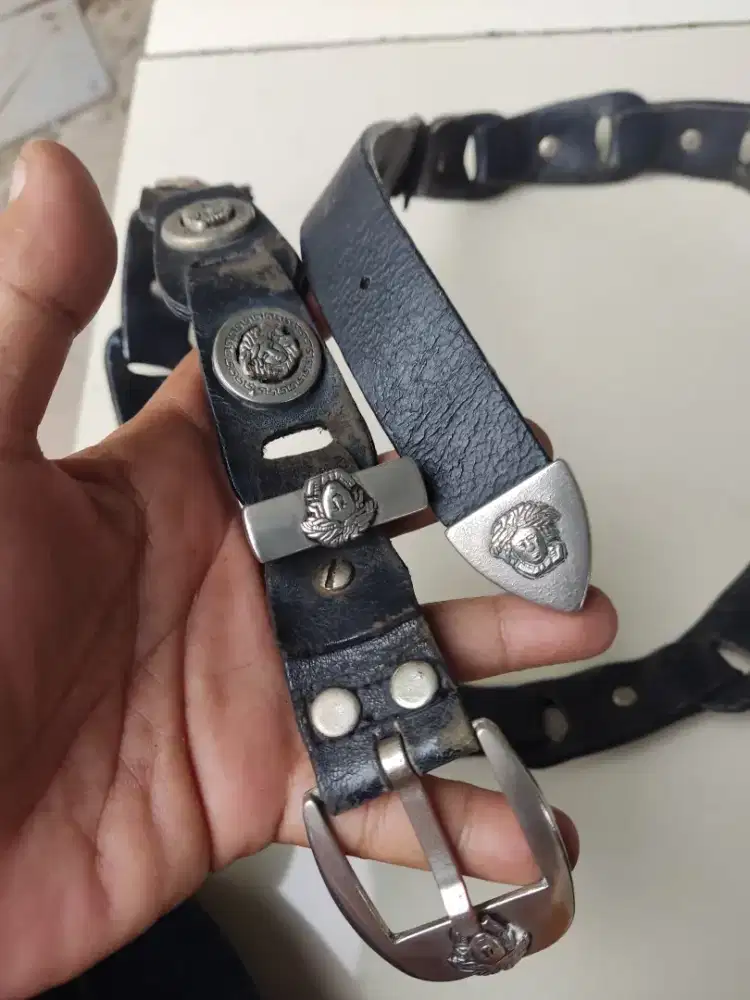 Ikat pinggang Versace kulit