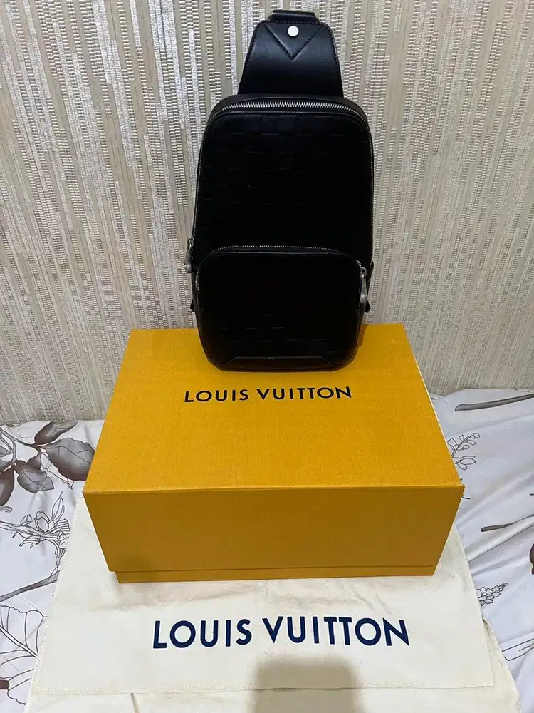 Sling bag louis vuitton