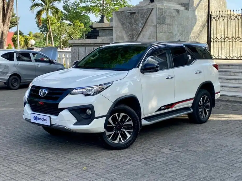 Like New Toyota Fortuner 2.4 4x2 VRZ TRD Solar-AT 2019 Putih LPF