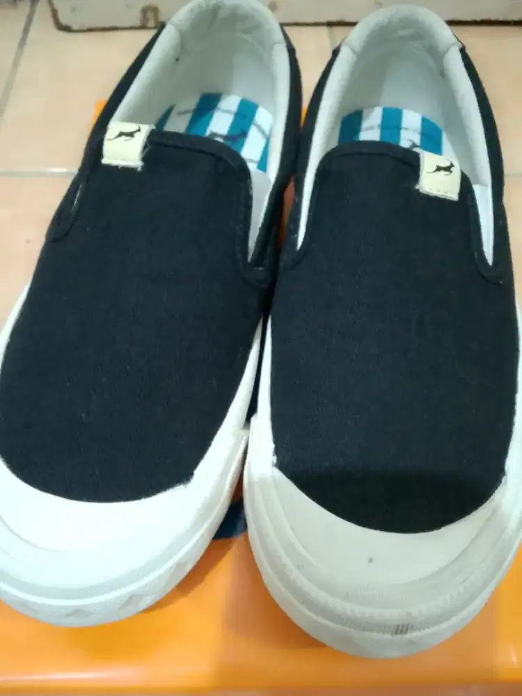 Sepatu Slip On Heringbobe  Compas